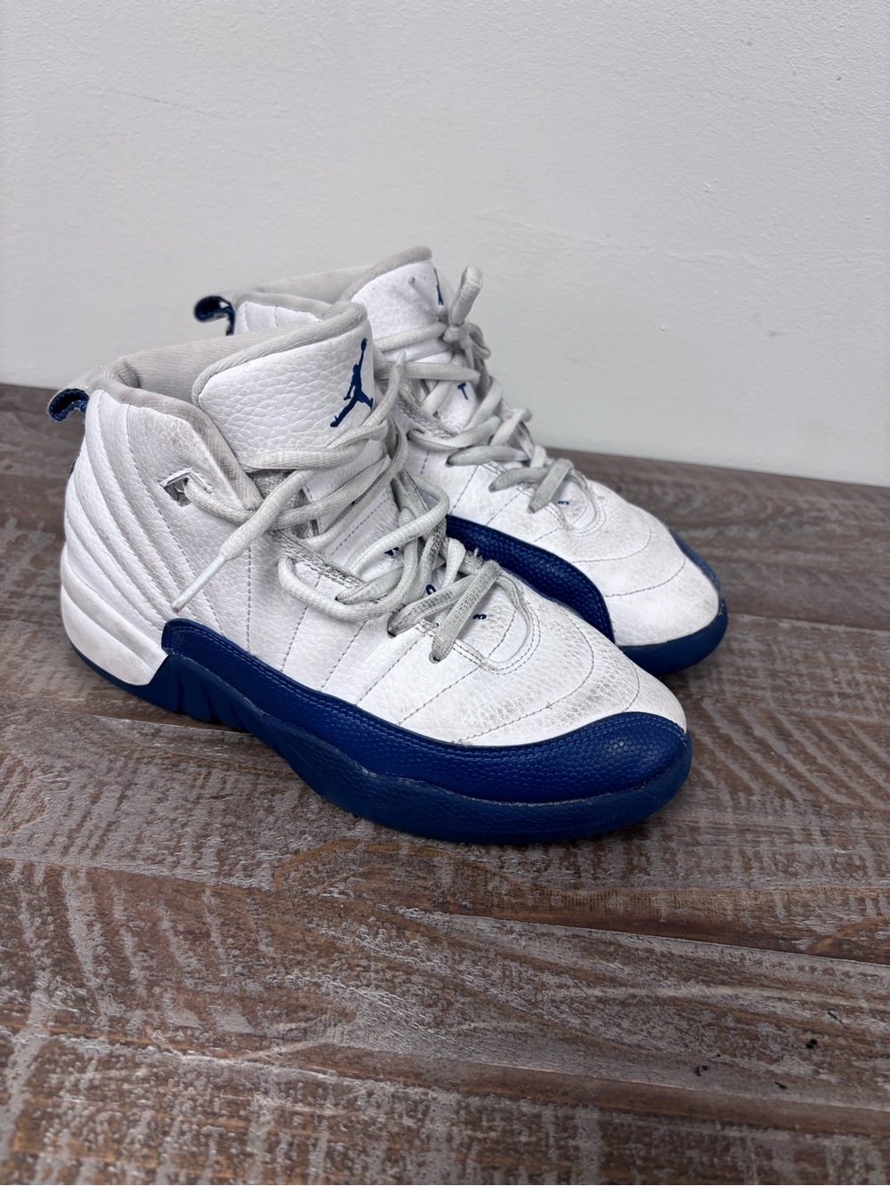 Jordan Retro 12 Grade School Sneaker in French Blue